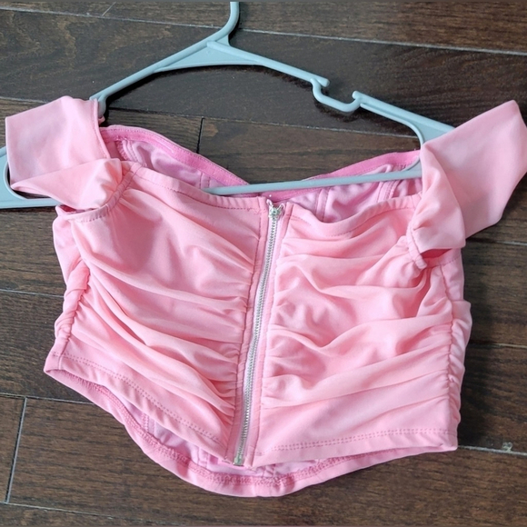 Pink Ruched Off-Shoulder Crop Top – Feminine & Fun - Picture 3 of 8